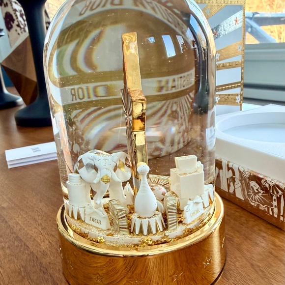 2025 Dior Circus of Dreams Snowglobe NEW IN BOX; SEALED; GIFTABLE - Picture 10 of 12
